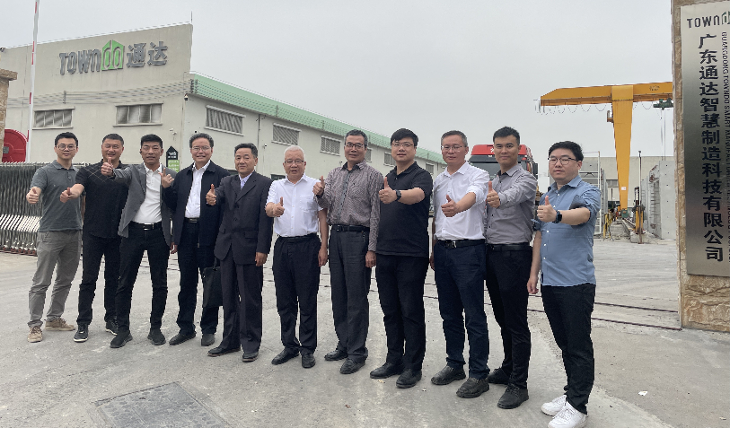 01 合照_WPS图片.jpg